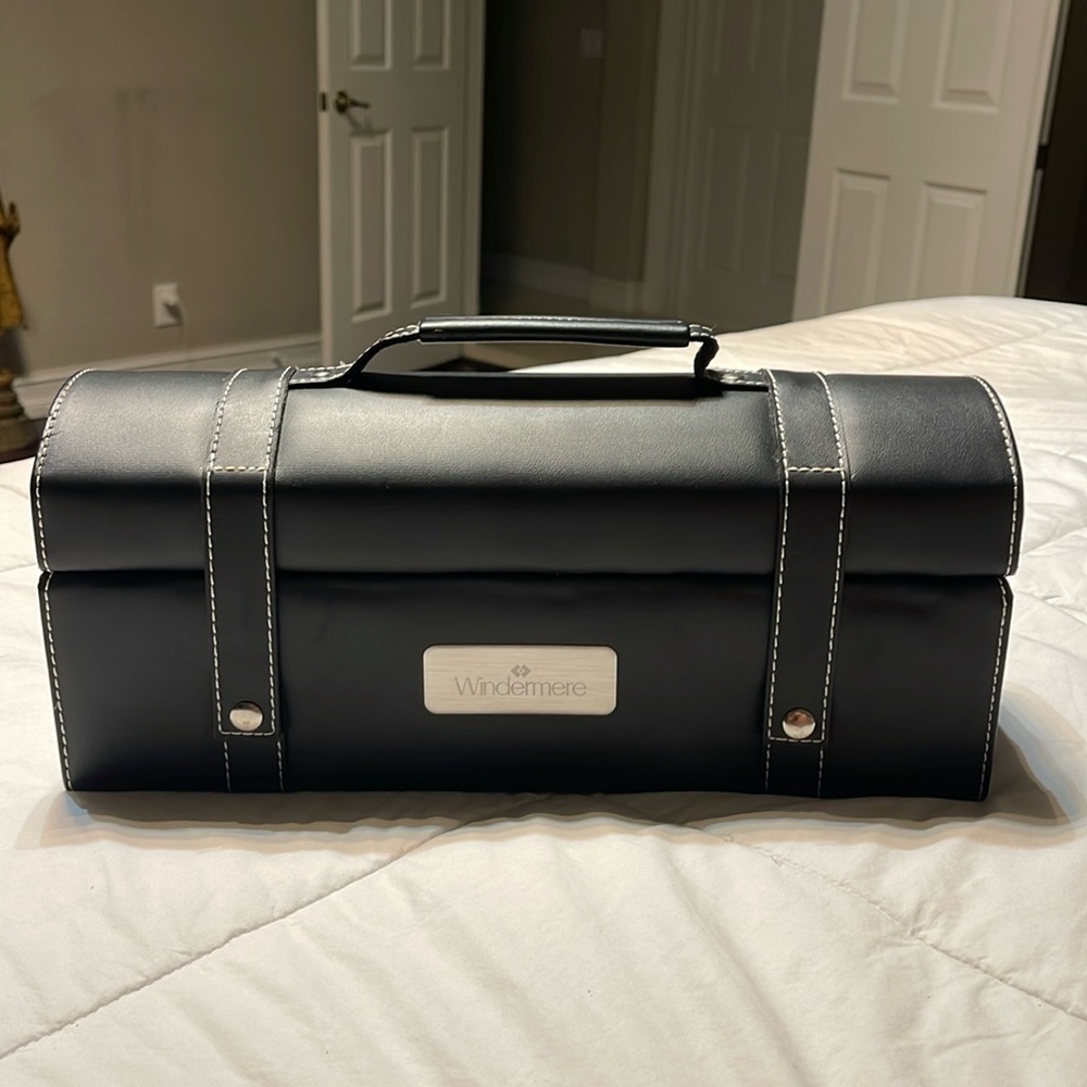 Windermere wine case with accessories